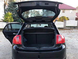 TOYOTA AURIS (1 фото из 7)