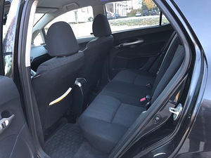 TOYOTA AURIS (2 фото из 7)