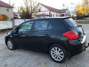 TOYOTA AURIS (6 фото из 7)