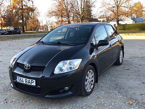 TOYOTA AURIS (7 фото из 7)