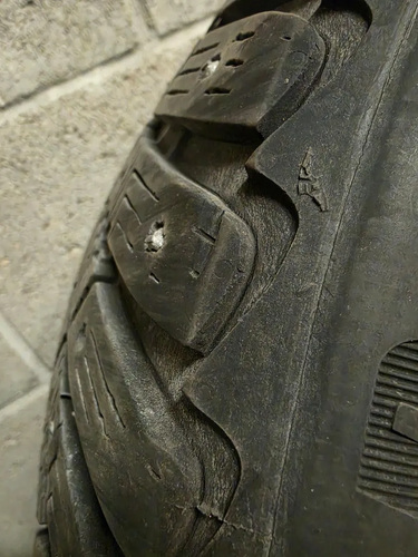 Goodyear Ultragrip Ice Arctic naastrehvid 225/50/R17