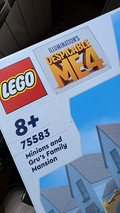 LEGO Миньоны - Дом семьи миньонов и Гру из фильма "Миньоны" (3 фото из 3)