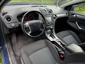 Ford Mondeo (9 фото из 10)