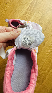 Кроссовки Nike (8 фото из 9)