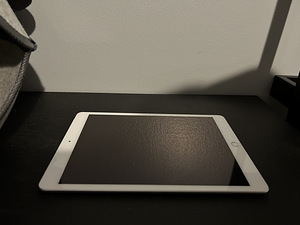 Apple iPad 7 generatsioon 32GB wifi + 4G (1 foto / 2)