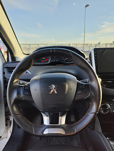 Peugeot 208 1.6 (5 foto / 15)
