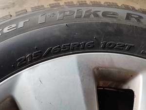 Audi A4 veljed + hankook iPike naastud 215/65R16 (2 foto / 4)