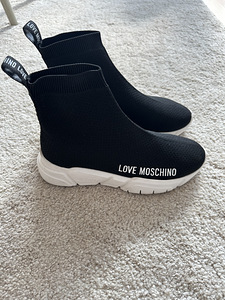 Moschino обувь (4 фото из 5)