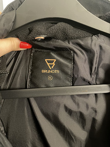 Brunotti naiste talvemantel suurus XL (5 foto / 10)