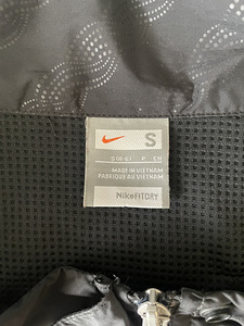 Nike FitDry naiste jope (3 foto / 3)