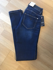Новые джинсы Guess (3 фото из 3)