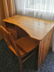 Продам стол и стул из сосны в хорошем состоянии
