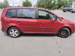 Volkswagen Touran (4 foto / 5)
