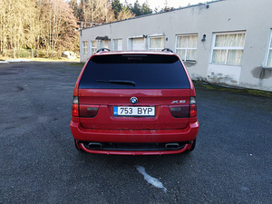 BMW x5 4.8is (4 foto / 13)
