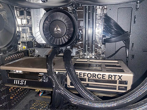 RTX 5070 Ti MSI INSPIRE 3X (2 foto / 2)
