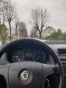 Skoda Octavia (5 foto / 5)