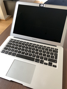 MacBook Air 2017 (2 foto / 4)