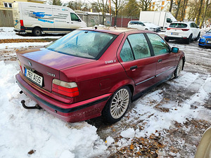 BMW 318i manuaal (2 foto / 4)