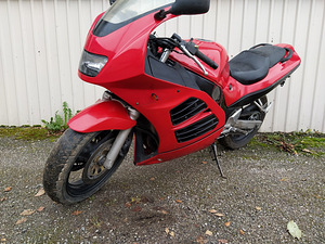 Suzuki RF600R 1995a varuosadeks (3 foto / 5)
