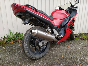 Suzuki RF600R 1995a varuosadeks (4 foto / 5)