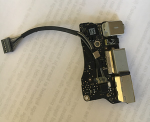 Apple MacBook Air 13 " Mid 2011 I/O Board plaat (3 foto / 3)
