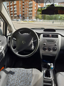 Suzuki Liana 1.6 79kw 2006a (8 foto / 8)
