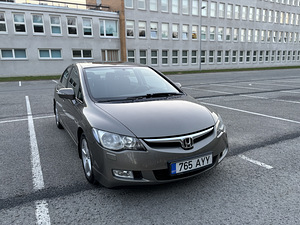 Honda Civic 1.8 103kW (3 foto / 10)