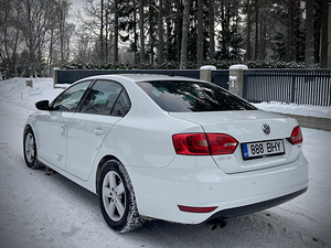 Volkswagen Jetta (2 foto / 8)