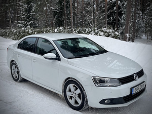 Volkswagen Jetta (3 foto / 8)