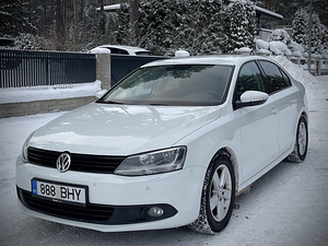 Volkswagen Jetta (5 foto / 8)