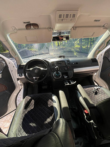 VOLKSWAGEN MULTIVAN 4x4 (7 фото из 12)