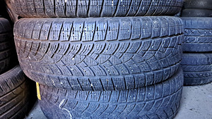 225 60 17 / GOODYEAR / TALVEREHVID / LAMELLREHVID / M+S (1 foto / 2)