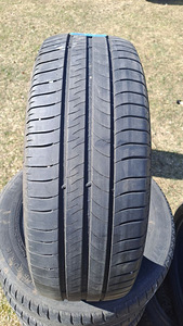 SUVEREHVID MICHELIN 205 60 R16 (1 foto / 2)