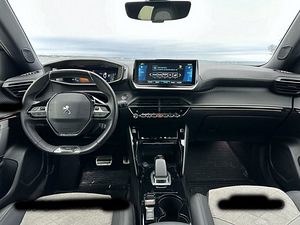 Peugeot 2008 GT Electric (2 foto / 5)