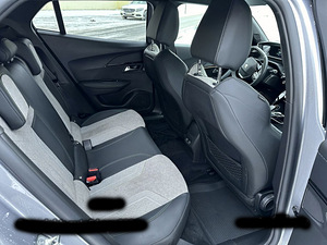 Peugeot 2008 GT Electric (3 foto / 5)