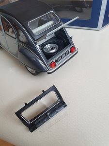 Uus mudelauto 1:18 Citroën 2CV (5 foto / 7)