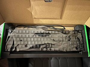 Razer Huntsman V2 (2 фото из 3)