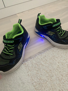 Skechers vilkuvad tossud 33 (3 foto / 3)
