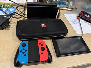Nintendo Switch (3 foto / 3)
