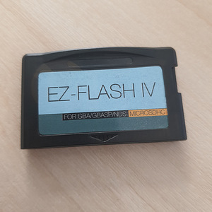 EZ-Flash IV for Game Boy Advance - Flash Card + 4GB MicroSD (1 foto / 6)