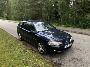 Opel Vectra 1.6 (4 фото из 9)