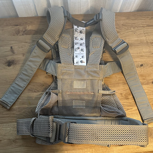 BABYBJÖRN One Air beebi kandekott (3 foto / 7)