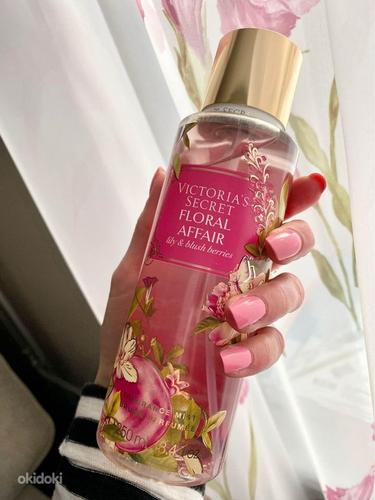 Новый спрей для тела Victoria Secret с цветочным принтом уже (фото #1)