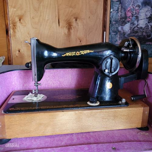 Старая швейная машинка (фото #1)