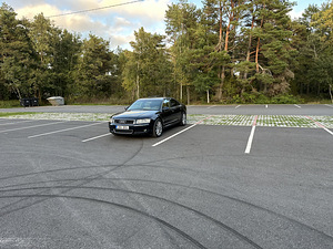 Продается Audi A8 (6 фото из 8)