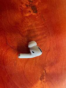AirPods pro earbuds parempoolne (1 foto / 3)