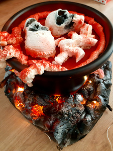 Halloweeni nõiapada tuledega (2 foto / 4)