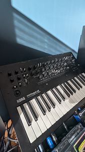 Korg Minilogue XD + sound packs + dust cover (1 foto / 2)