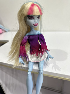Monster high Abbey (1 foto / 2)