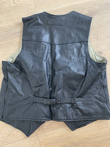 Ehtsast nahast vest (1 foto / 2)